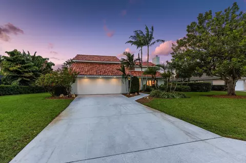 Exterior - 4304 SE Fairway E, Stuart, FL 34997 photo 4 of 7