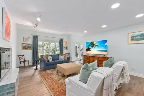 Living - 4304 SE Fairway E, Stuart, FL 34997 photo 3 of 4