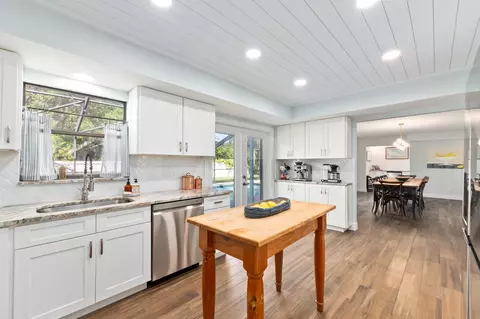 Kitchen - 4304 SE Fairway E, Stuart, FL 34997 photo 6 of 6