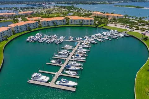 11 Harbour Isle Dr W #201, Fort Pierce, FL 34949