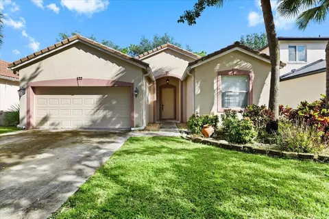 122 Seminole Lakes Dr, Royal Palm Beach, FL 33411