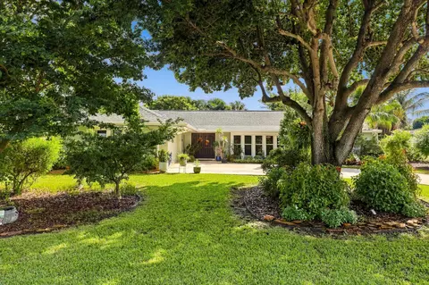 9714 Honeysuckle Ave, Palm Beach Gardens, FL 33410