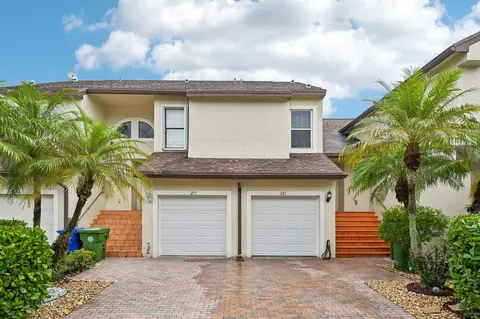 281 SW 95th Ter, Pembroke Pines, FL 33025