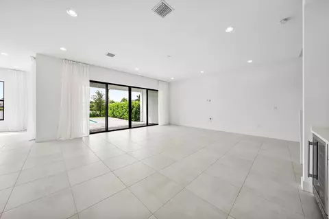 Living - 8095 Crystal Downs Ave, Boca Raton, FL 33434 photo 3 of 8