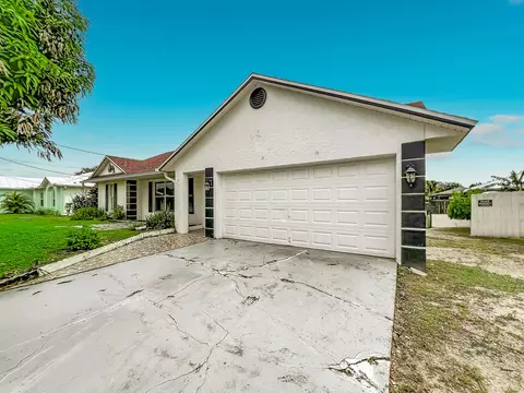2281 SW Grosspoint St, Port Saint Lucie, FL 34953