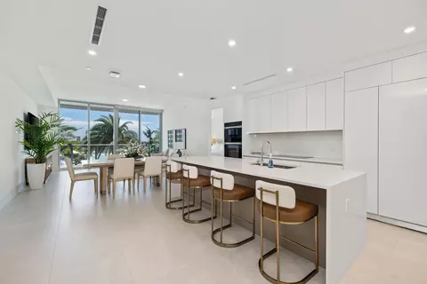 220 Lake Shore Dr #704, Lake Park, FL 33403