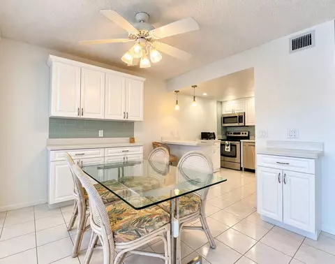 102 Greenbrier A, West Palm Beach, FL 33417