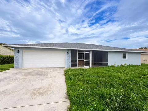 2402 SE Stonecrop St, Port Saint Lucie, FL 34984