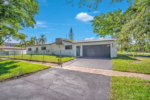 Exterior - 5000 Adams St, Hollywood, FL 33021 photo 8 of 10