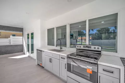 Kitchen - 5000 Adams St, Hollywood, FL 33021 photo 4 of 6