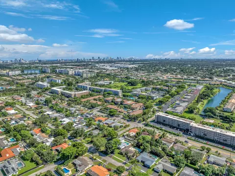 View/Area - 5000 Adams St, Hollywood, FL 33021 photo 1 of 13