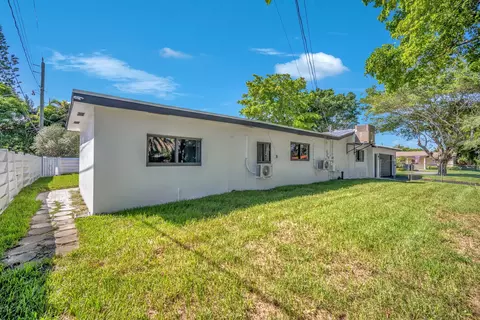Exterior - 5000 Adams St, Hollywood, FL 33021 photo 6 of 10