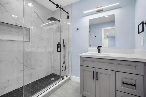 Bath - 5000 Adams St, Hollywood, FL 33021 photo 2 of 8