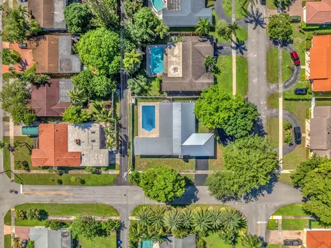 View/Area - 5000 Adams St, Hollywood, FL 33021 photo 12 of 13