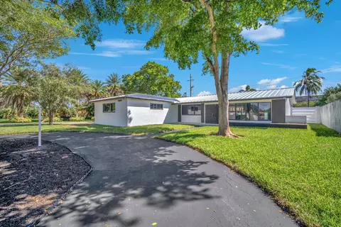 Exterior - 5000 Adams St, Hollywood, FL 33021 photo 9 of 10