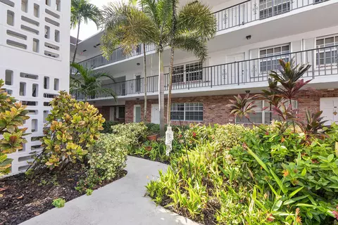 2424 NE 9th St #305, Fort Lauderdale, FL 33304
