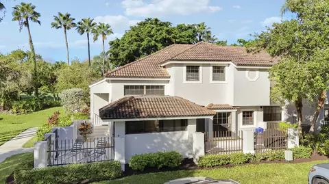 587 Prestwick Cir #2, Palm Beach Gardens, FL 33418
