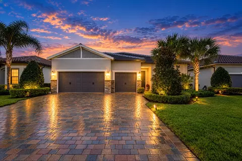 652 SE Boboli Way, Port Saint Lucie, FL 34984