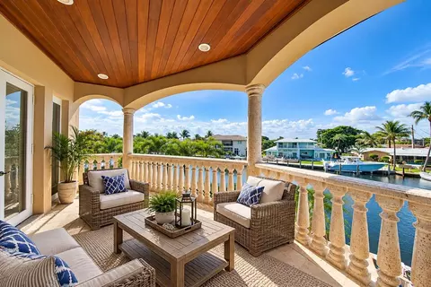 Exterior - 2311 NE 35th St, Lighthouse Point, FL 33064 photo 7 of 15