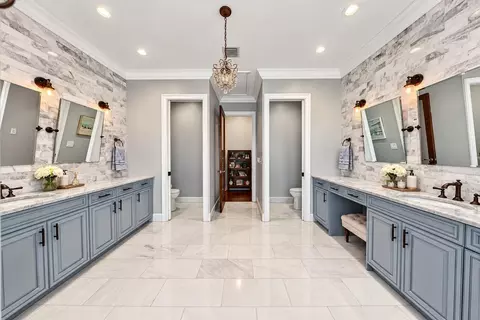 Bath - 2311 NE 35th St, Lighthouse Point, FL 33064 photo 2 of 10