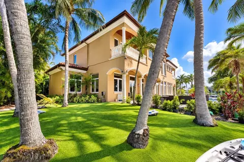 Exterior - 2311 NE 35th St, Lighthouse Point, FL 33064 photo 11 of 15