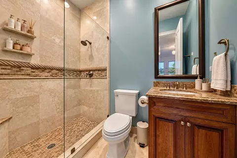 Bath - 2311 NE 35th St, Lighthouse Point, FL 33064 photo 7 of 10
