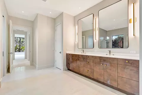 Bath - 414 Mariner Dr, Jupiter, FL 33477 photo 1 of 10