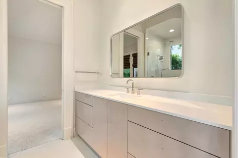 Bath - 414 Mariner Dr, Jupiter, FL 33477 photo 7 of 10