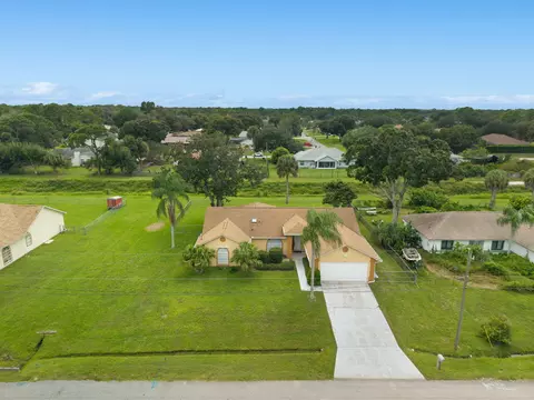 370 Carol Dr NE, Palm Bay, FL 32907