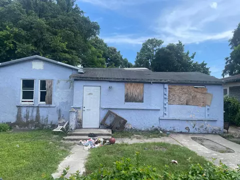 2470 NW 87th St, Miami, FL 33147