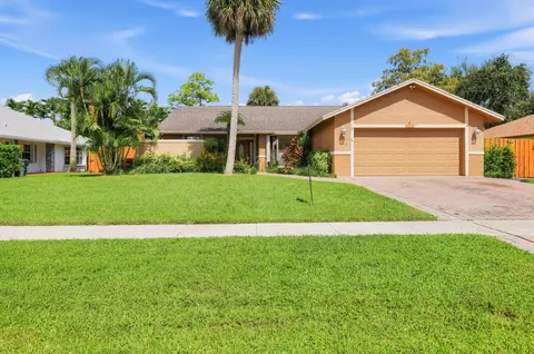 835 Ivy Dr, Wellington, FL 33414