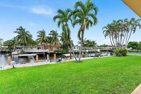 Exterior - 301 E Mcnab Rd #113, Pompano Beach, FL 33060 photo 4 of 6