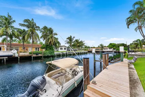 Exterior - 301 E Mcnab Rd #113, Pompano Beach, FL 33060 photo 3 of 6
