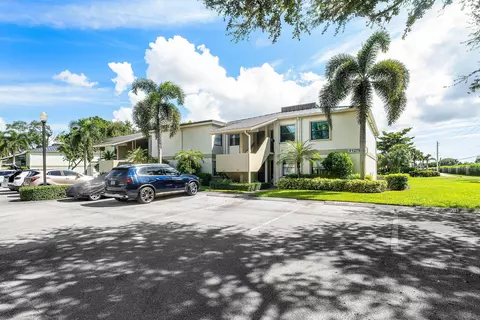 12790 Briarlake Dr #204, Palm Beach Gardens, FL 33418