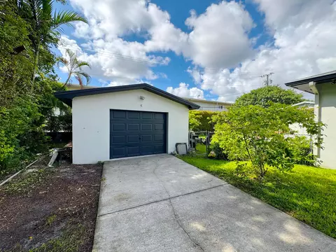 Exterior - 133 SE 2nd St, Dania Beach, FL 33004 photo 16 of 16