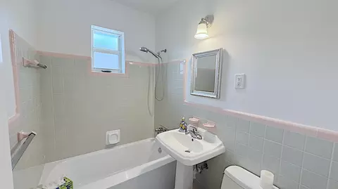 Bath - 133 SE 2nd St, Dania Beach, FL 33004 photo 2 of 3