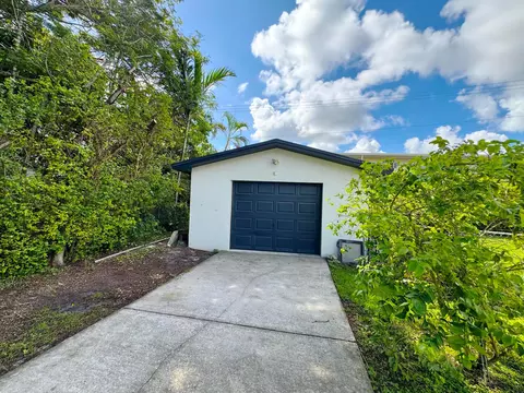 Exterior - 133 SE 2nd St, Dania Beach, FL 33004 photo 4 of 16