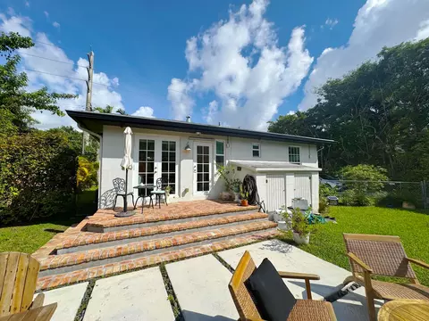 Exterior - 133 SE 2nd St, Dania Beach, FL 33004 photo 7 of 16