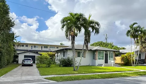 Exterior - 133 SE 2nd St, Dania Beach, FL 33004 photo 2 of 16
