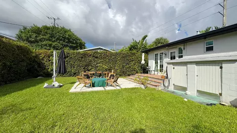 Exterior - 133 SE 2nd St, Dania Beach, FL 33004 photo 14 of 16