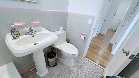 Bath - 133 SE 2nd St, Dania Beach, FL 33004 photo 1 of 3