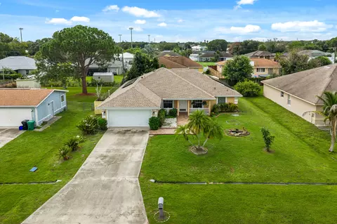 674 SW Lucero Dr, Port Saint Lucie, FL 34983