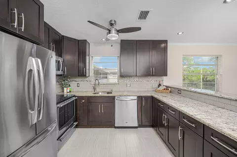 16 Lake Vista Trl #202, Port Saint Lucie, FL 34952