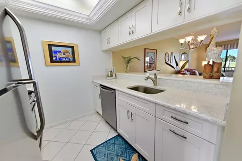 Kitchen - 5811 NE Gulfstream Way #4002, Stuart, FL 34996 photo 3 of 4