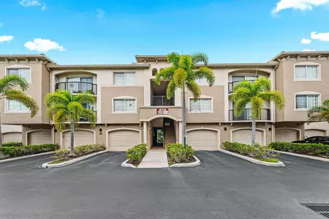 200 Crestwood Ct N #211, Royal Palm Beach, FL 33411
