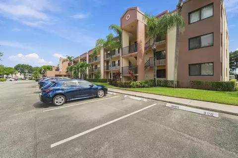 10607 W Clairmont Cir #109, Tamarac, FL 33321