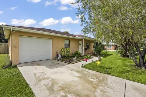 2322 SE Bounty Ave, Port Saint Lucie, FL 34952