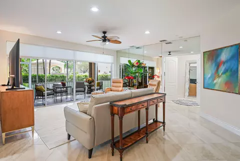 102 Legendary Cir, Palm Beach Gardens, FL 33418