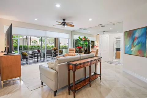 102 Legendary Cir, Palm Beach Gardens, FL 33418