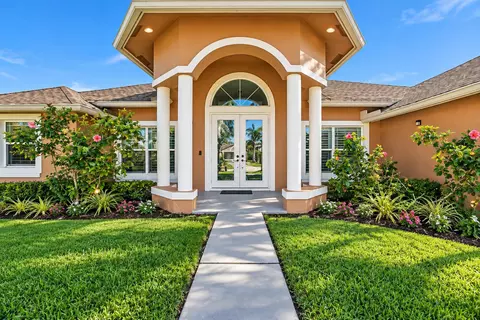 1586 SW Calmar Ave, Port Saint Lucie, FL 34953